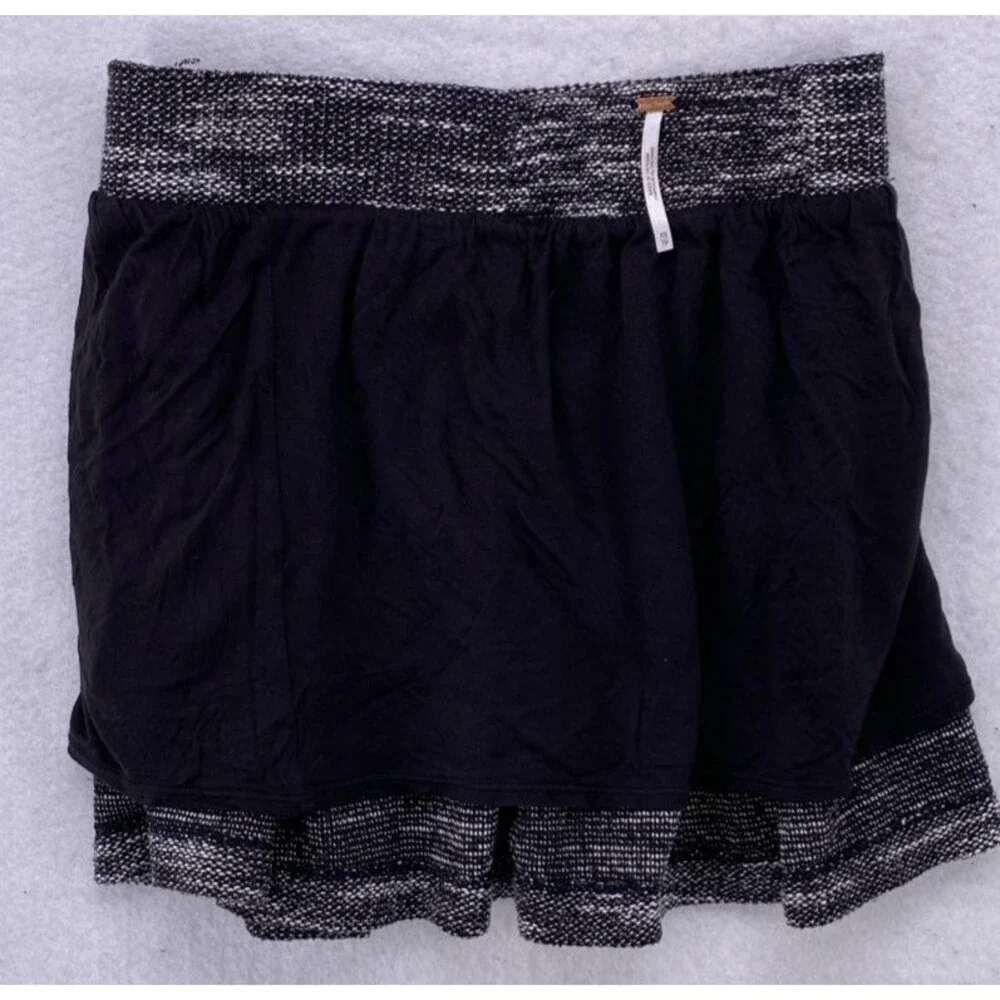 FREE PEOPLE Skirt Womens XS Black White Knit Tweed Pleated Mini Flare Pull On